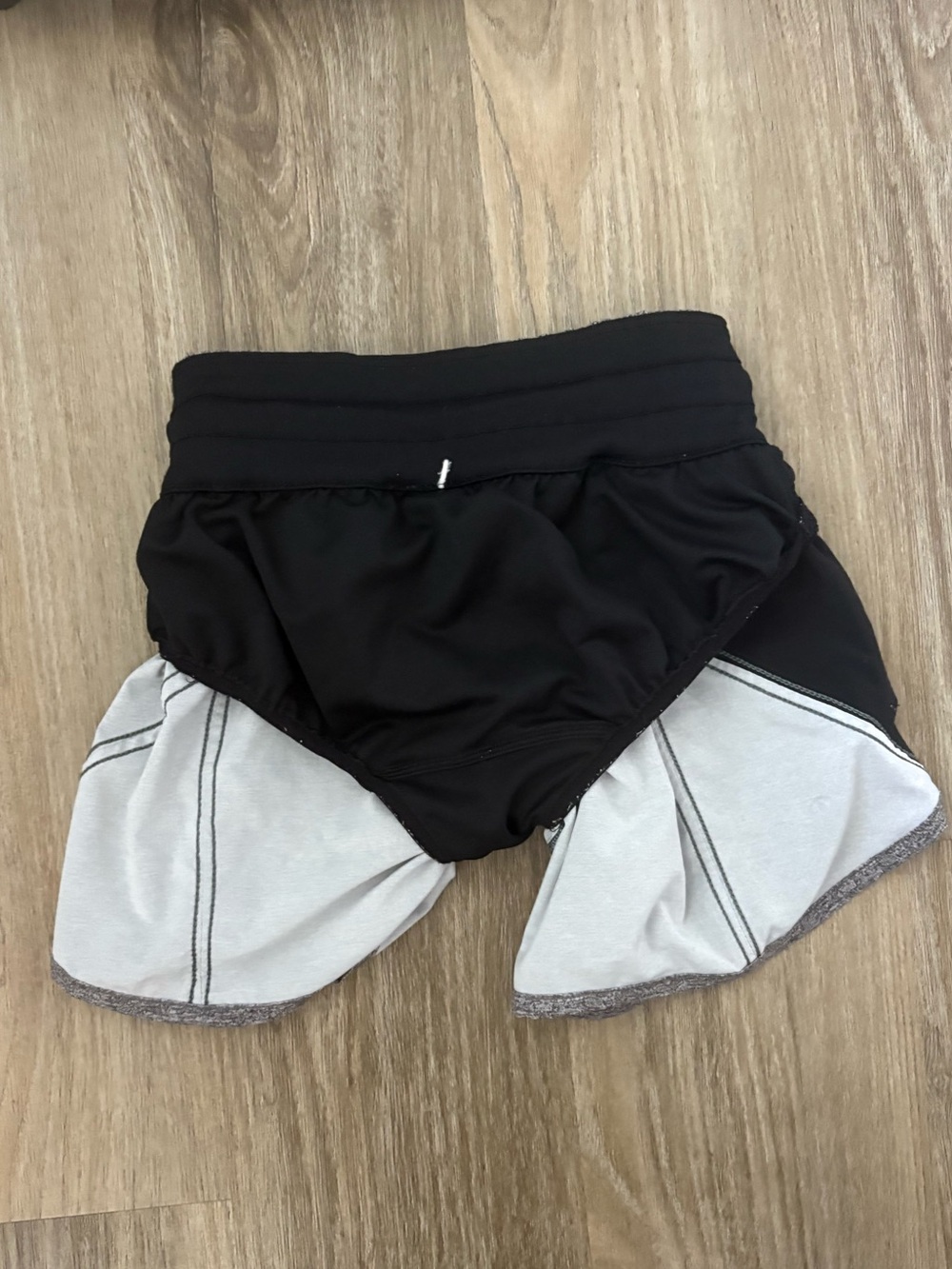 Lululemon Tracker Short Size 0 - Picture 5 of 6